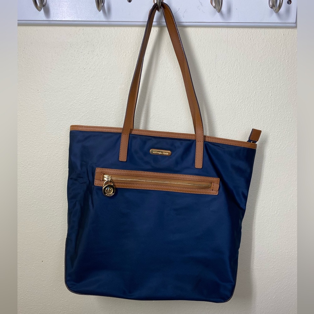 🧁 MICHAEL KORS Nylon Navy Tote Bag